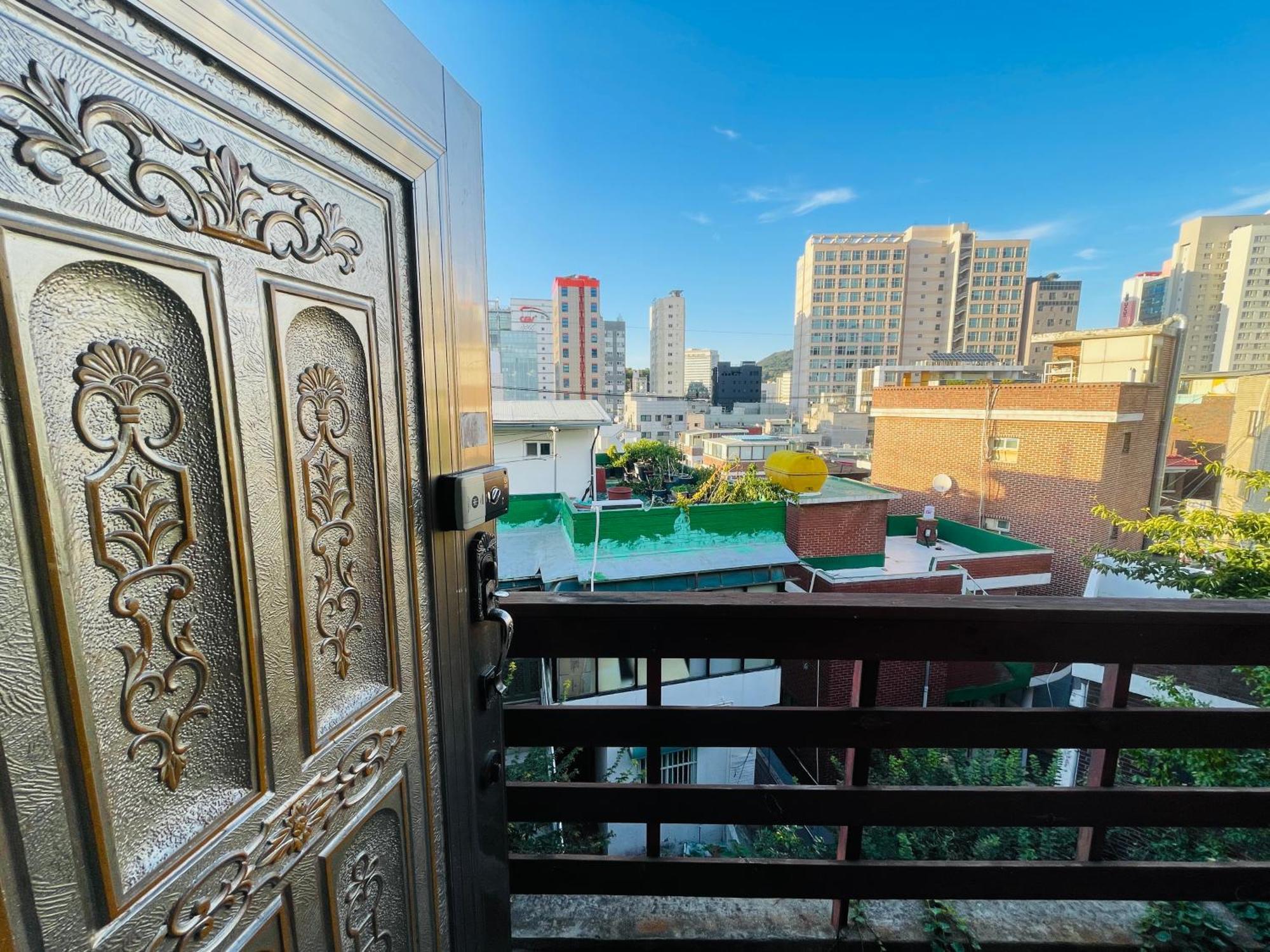 Two Bedroom With Living In Sinchon