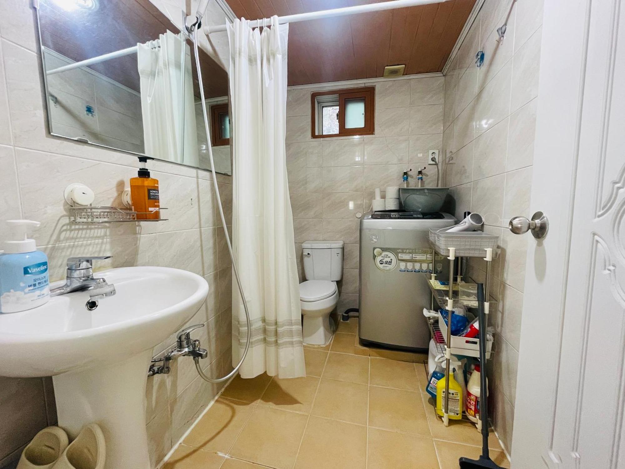 Apartment Two Bedroom With Living In Sinchon